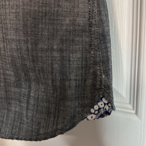 Van Heusen men’s size XL 17-17 1/2” neck. Short sleeve button down shirt. - Picture 3 of 4